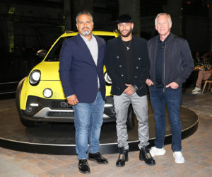Neymar dévoile la nouvelle voiture électrique de son partenaire e.GO Mobile