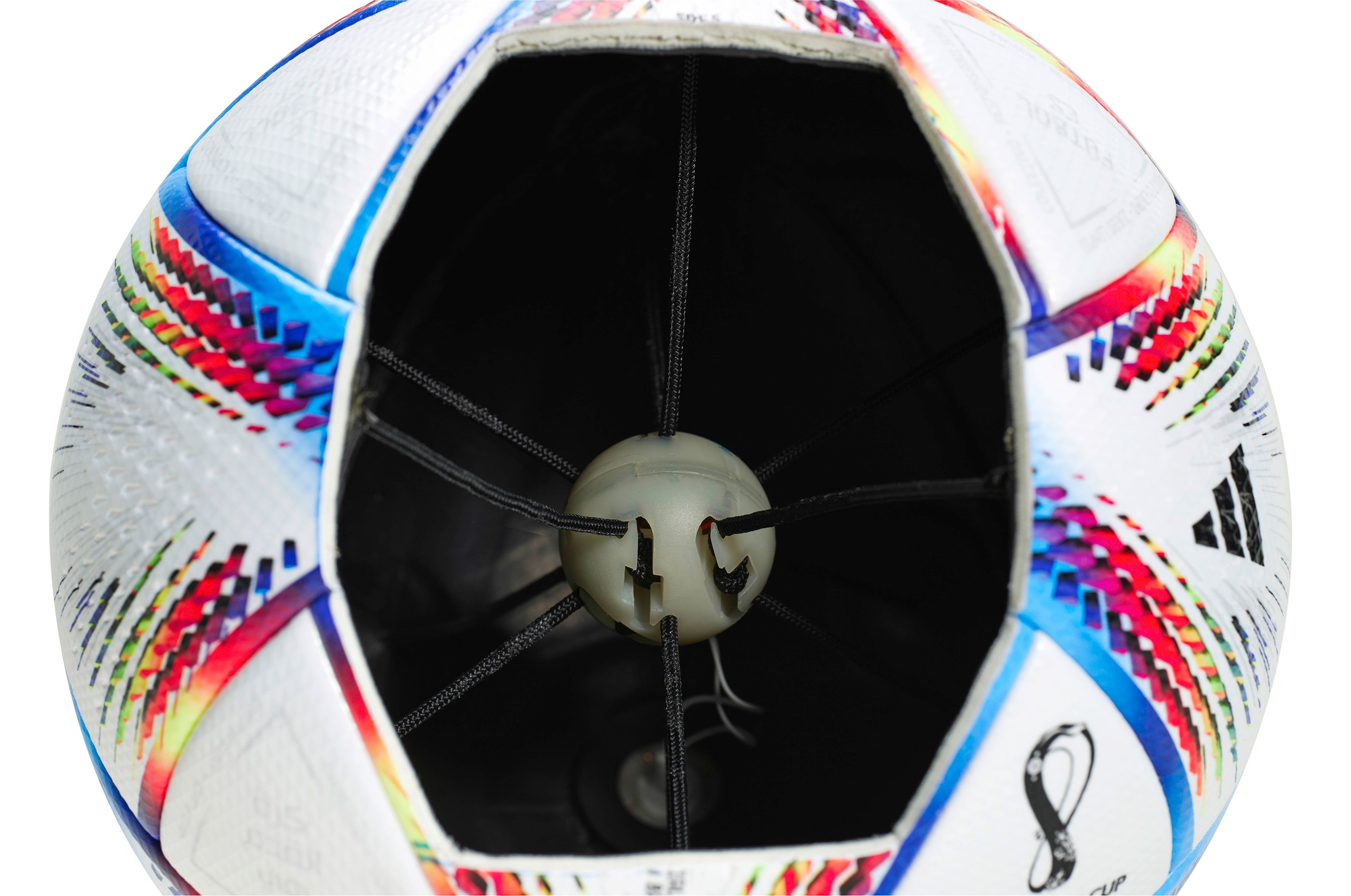 Qatar 2022 - adidas dévoile le ballon connecté qui sera utilisé pendant les  matchs pour les hors-jeux 