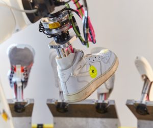 Economie circulaire : Nike teste un robot baptisé « B.I.L.L » capable de laver et réparer les sneakers