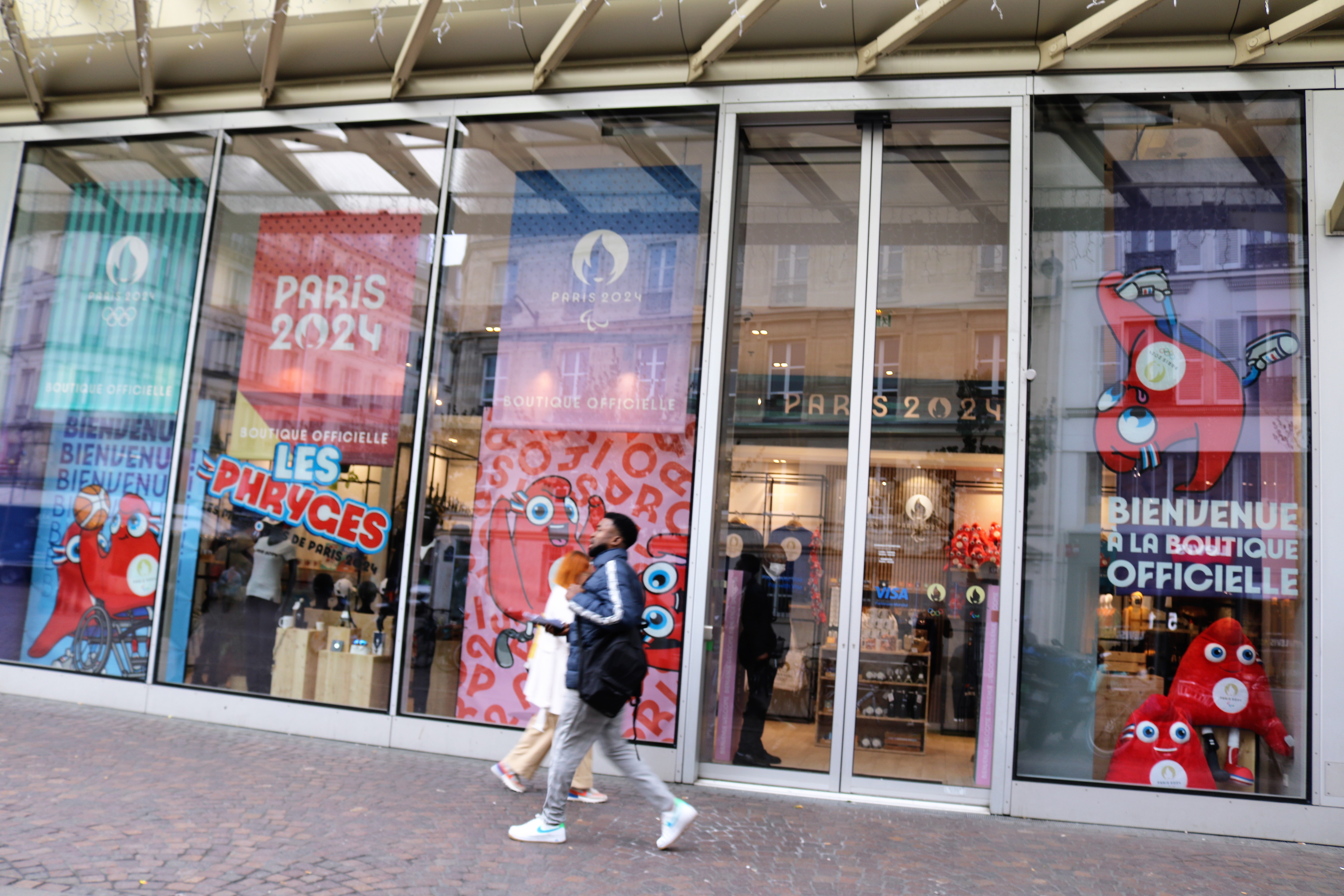 Paris 2024 : la boutique officielle des Jeux olympiques ouvre aux Halles en  toute discrétion - Le Parisien