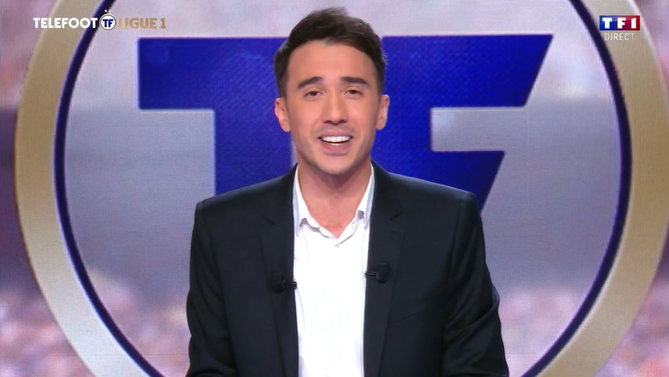 Interview : Thomas Mekhiche, présentateur de Téléfoot (TF1) pendant la ...
