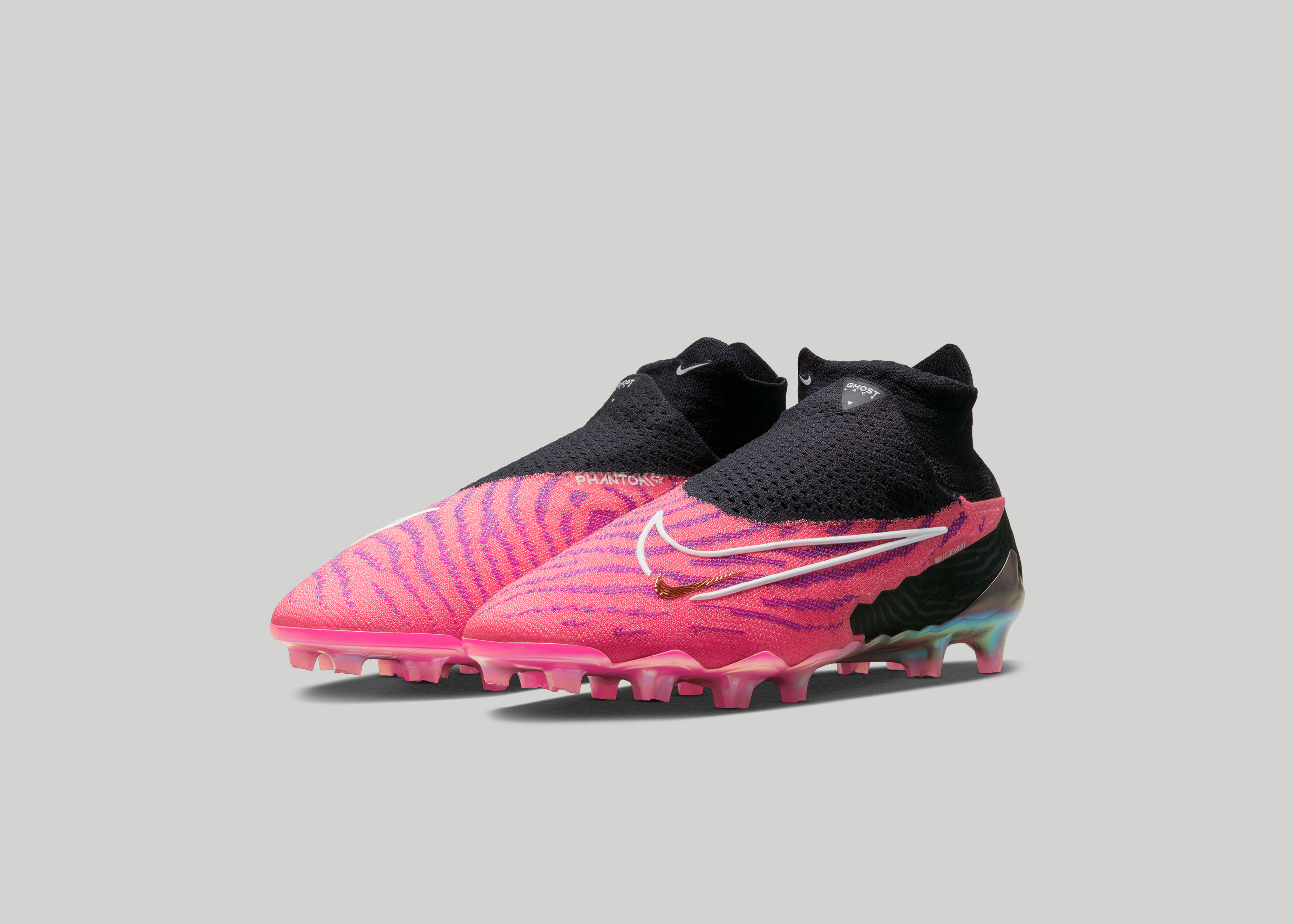 Football - nouvelle chaussure Phantom GX rose de Nike portée pour la fin de la Coupe du Monde Qatar 2022 - SportBuzzBusiness.fr