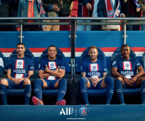 Fan Experience – ALL installe des sièges « bord terrain » pour les matchs du Paris Saint-Germain au Parc des Princes avec « Pitchside By ALL »