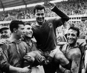 Il était une fois… Just Fontaine – Ses 13 buts lors de la Coupe du Monde 1958 n’ont pas été marqués avec ses chaussures !