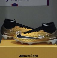 Nike rend hommage à Kylian Mbappé avec des crampons spéciaux « 201 » pour son record de buts avec le PSG