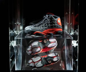 Une paire de « Air Jordan 13 » portée par Michael Jordan en 1998 vendue 2,2 millions de dollars aux enchères