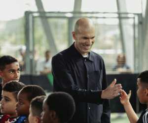 EA SPORTS FC présente son nouveau partenariat avec Zinédine Zidane