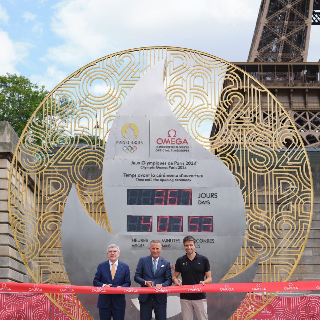 Paris 2024 OMEGA installe un compte à rebours avant le début des Jeux