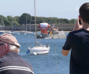 Le FC Lorient organise une parade en bateau pour dévoiler son nouveau maillot 2023-2024