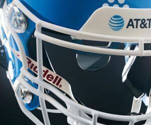 AT&T présente un casque de football américain connecté 5G équipé d’un mini écran (réalité augmentée)