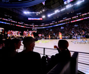 Cosm signe avec TNT Sports pour la diffusion de la NBA et NHL dans ses futurs complexes de « Réalité Partagée »