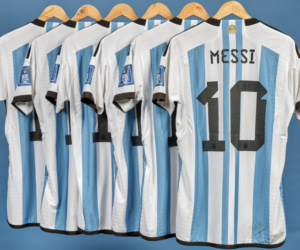 6 maillots portés par Lionel Messi lors de la Coupe du Monde 2022 vendus 7,8 millions de dollars aux enchères !