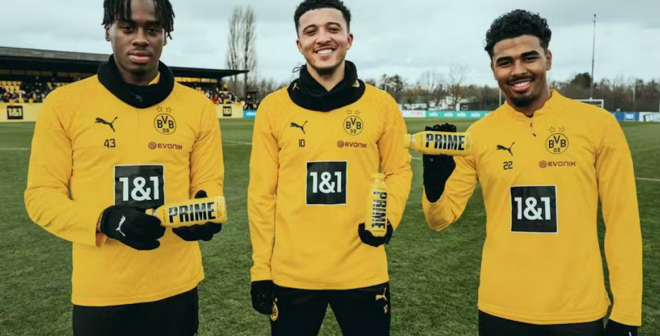 Joueurs du BVB avec les boissons Prime de Logan Paul