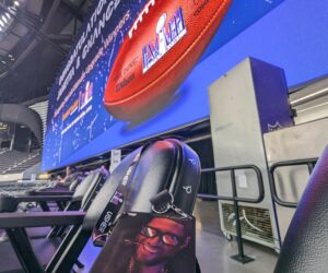 Super Bowl 2024 – Une société Montréalaise (Pixmob) fait de nouveau briller le Halftime Show d’Usher et ses invités
