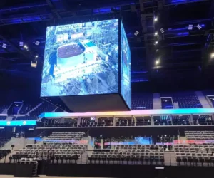 L’adidas arena équipée par Stramatel pour son cube vidéo (scoreboard) de 82m2