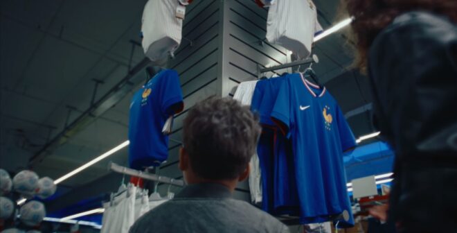 « Maman tu peux me l’acheter ? » – Intersport dévoile sa publicité pour le nouveau maillot de l’Equipe de France de football (Euro 2024)