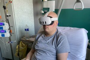 Une expérience en réalité virtuelle pour un patient du Centre Léon Bérard lors du match LDLC ASVEL – FC Barcelone