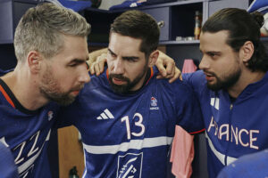 Paris 2024 – adidas dévoile les tenues des Equipes de France d’athlétisme et de handball (« Portés par nos couleurs »)