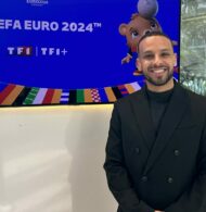 Interview : Saber Desfarges, journaliste TF1 – « Pour l’Euro 2024, j’aurai presque pu demander une chambre à la FFF, ça aurait été tellement plus simple ! »
