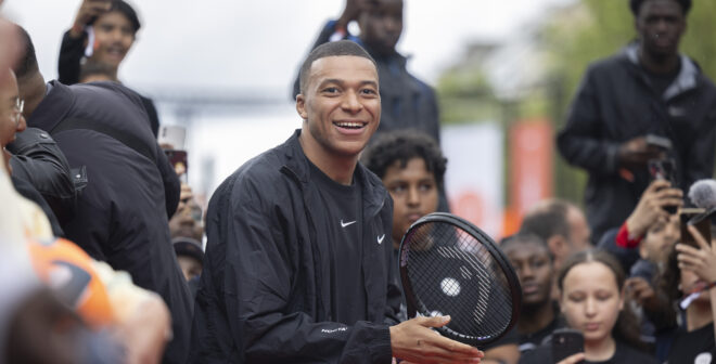 Nike et Kylian Mbappé lancent la tournée « Victory Mode » avec plus de 2 000 jeunes réunis sur les Champs-Elysées
