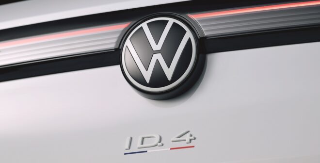 Volkswagen lance une série limitée FFF à 23 exemplaires de la voiture électrique ID.4 et offre une expérience de « chauffeur des Bleus »