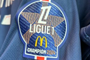Le nouveau logo de la « Ligue 1 McDonald’s » sur le patch maillot dévoilé lors des célébrations du titre de champion du PSG