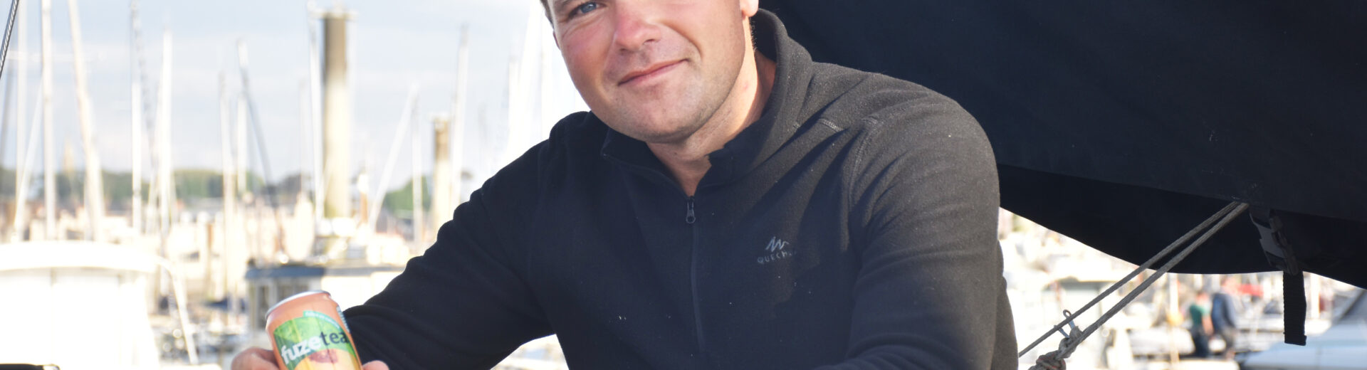 Fuze Tea hisse les voiles avec Nils Boyer pour une odyssée inspirante à bord d’Inter-Generations