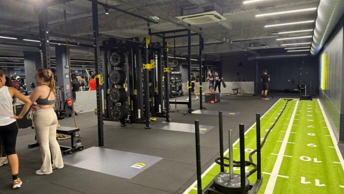 Nouvel espace Hyrox au Fitness Park Place de Clichy Paris.