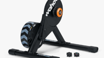 Wahoo KICKR CORE 2 avec Zwift Cog et Click - Crédit Zwift.com