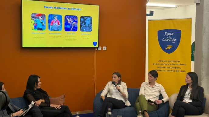 Quatre arbitres internationales ont discuté de sujets autour de la féminisation de l'arbitrage français au Musée de La Poste à Paris.